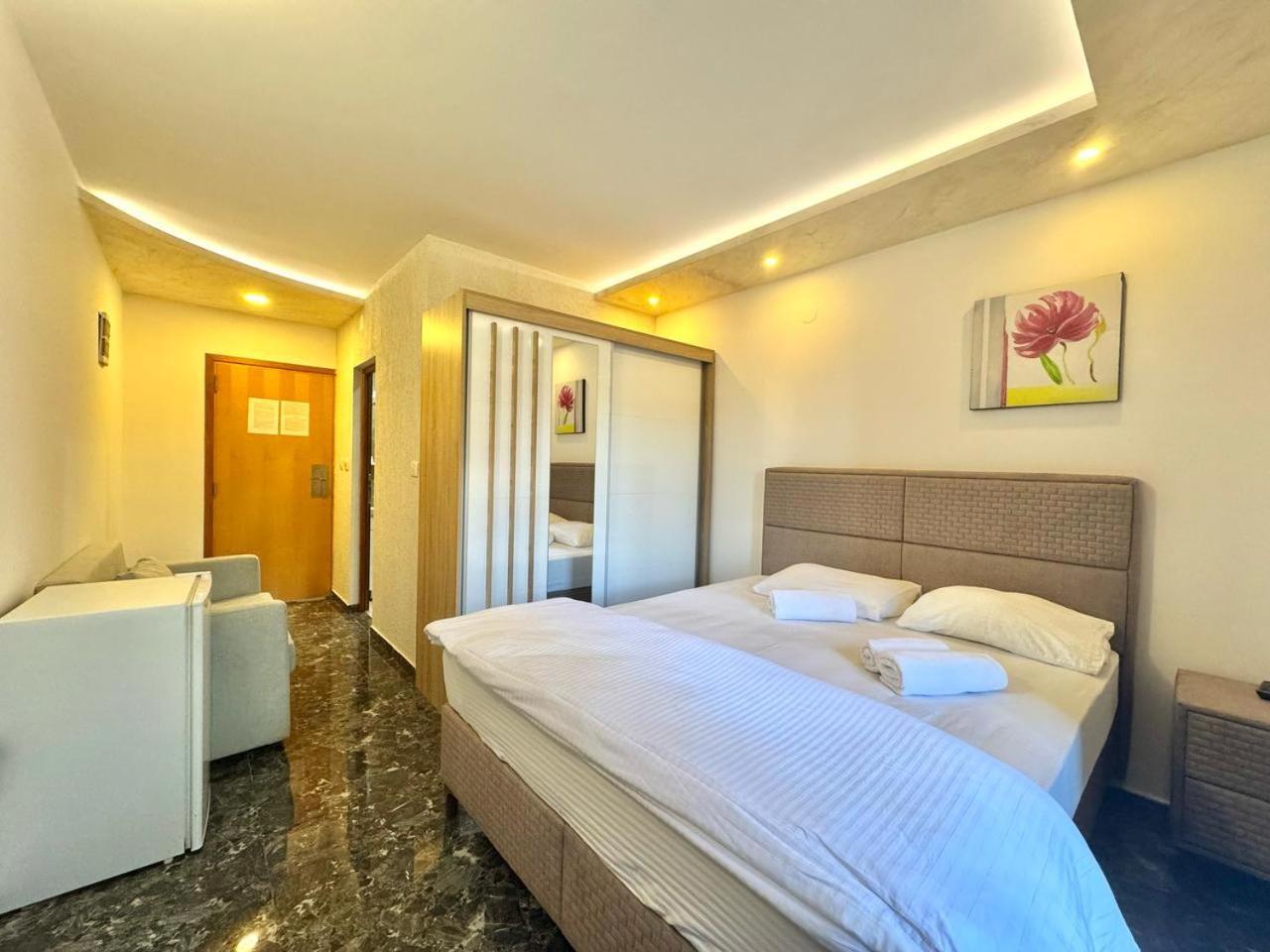 Beachfront Hotel Palma - Jaz Budva Buitenkant foto