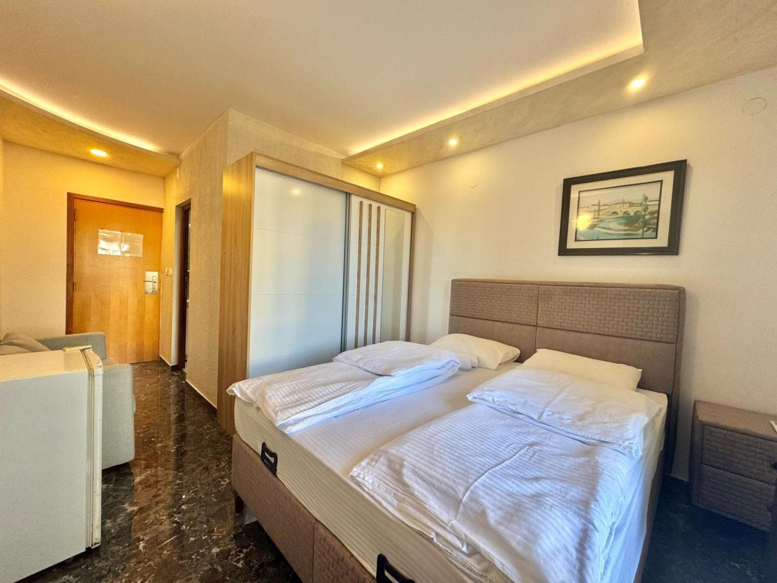 Beachfront Hotel Palma - Jaz Budva Buitenkant foto