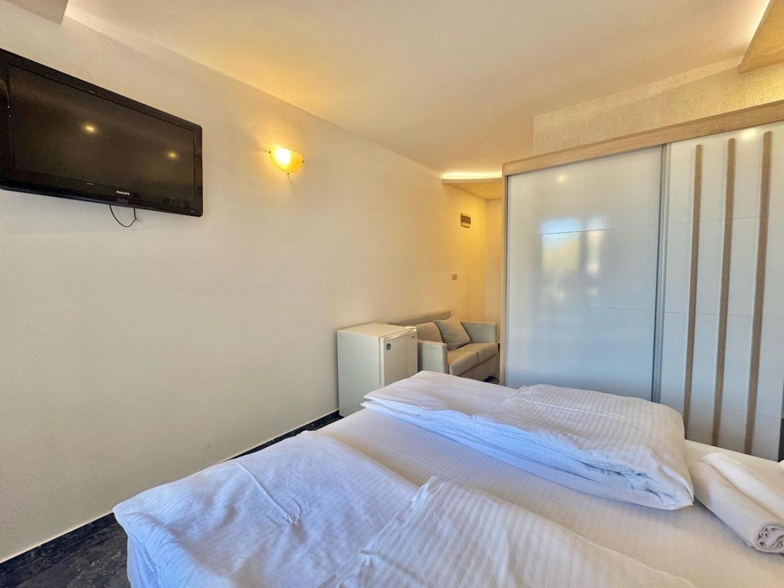 Beachfront Hotel Palma - Jaz Budva Buitenkant foto